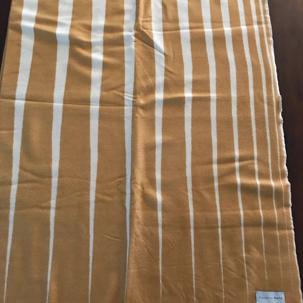 Paulette Rollo Reversible Extra fine Merino throw - Picture 4 of 6